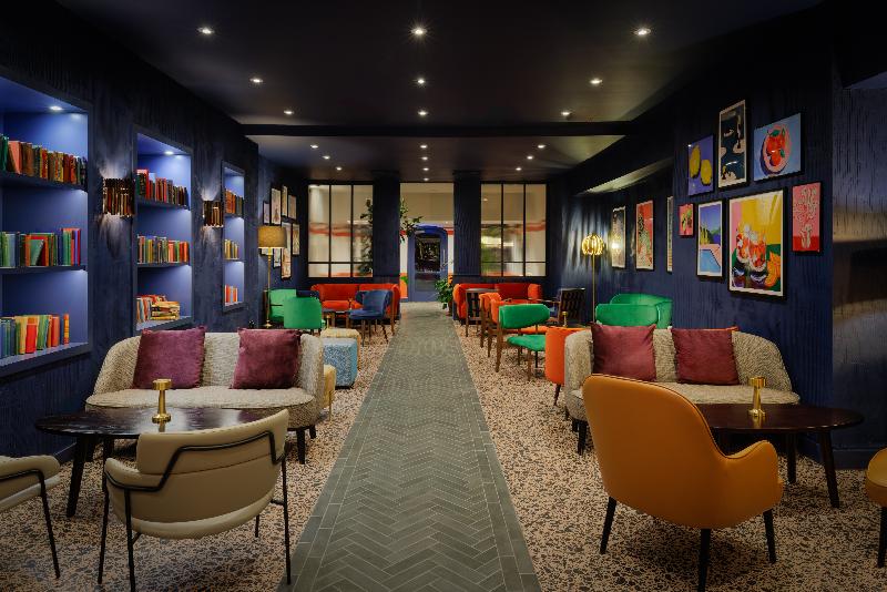 Hilton Cobham - Bar