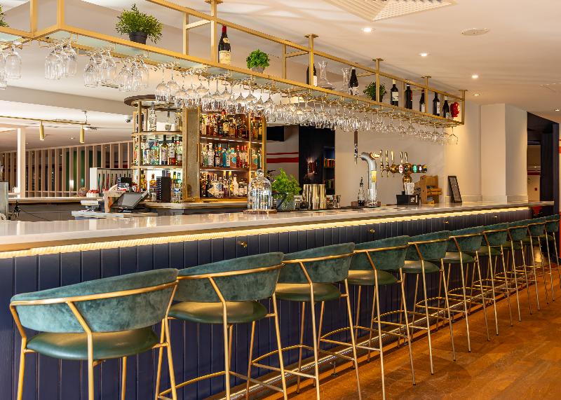 Hilton Cobham - Bar