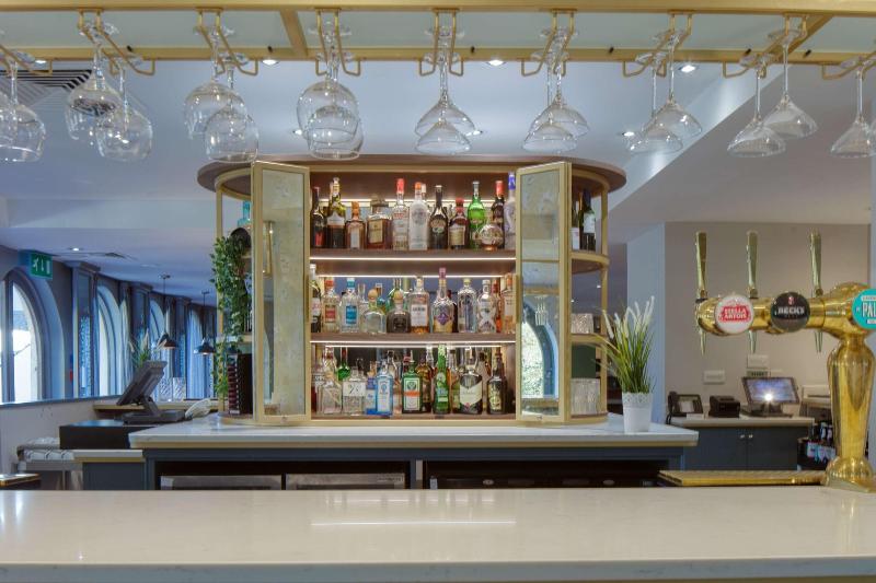 Hilton Cobham - Bar