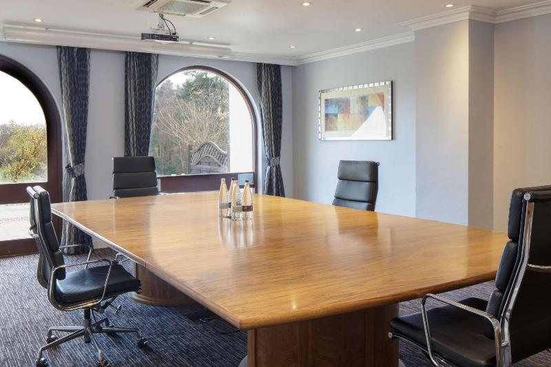 Hilton Cobham - Toplantı