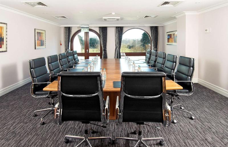 Hilton Cobham - Toplantı