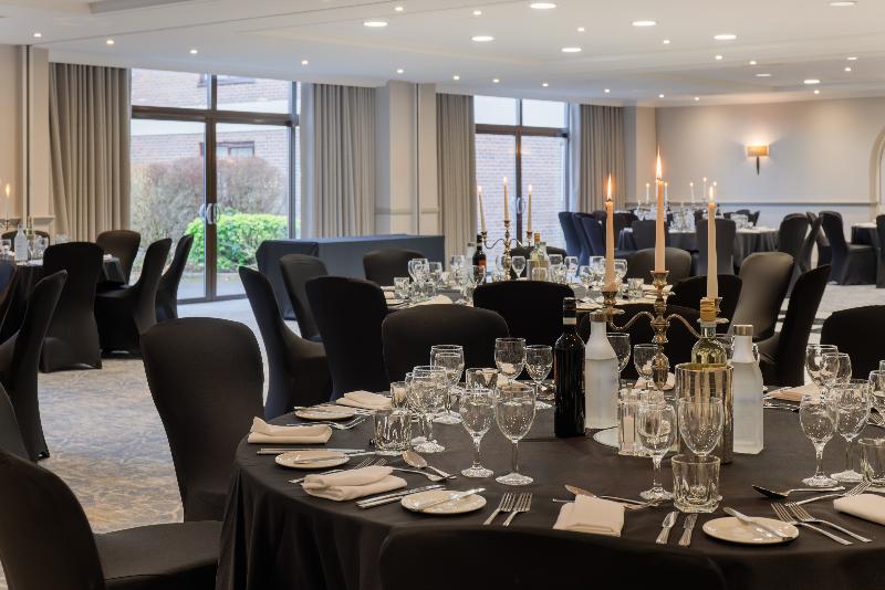 Hilton Cobham - Toplantı