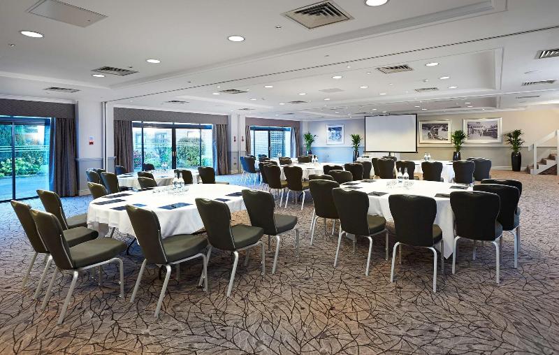 Hilton Cobham - Toplantı