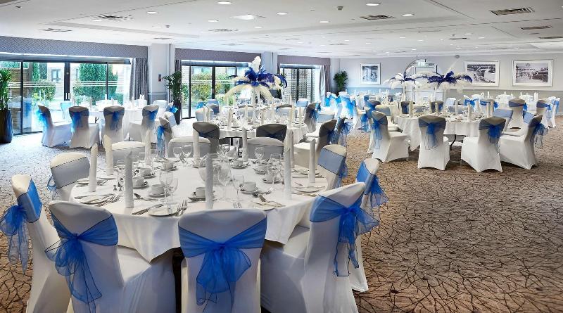 Hilton Cobham - Toplantı