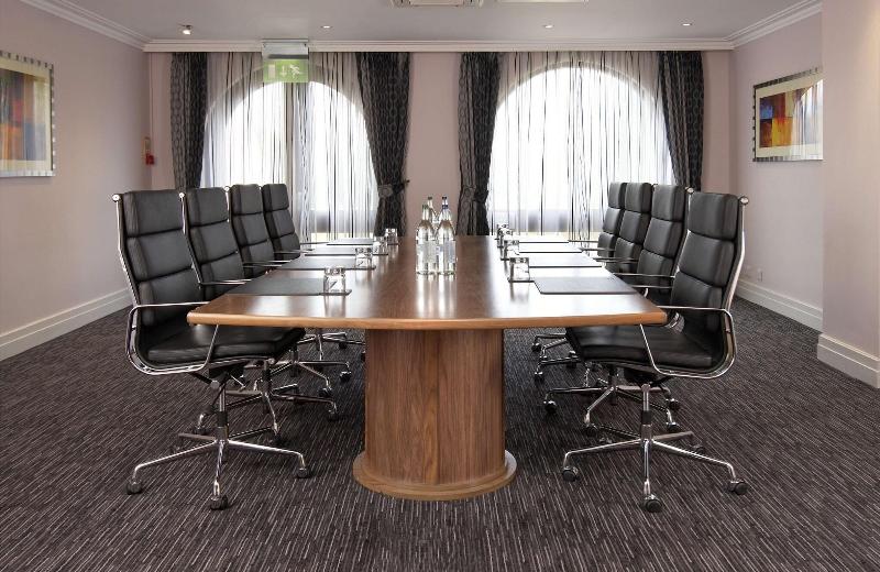 Hilton Cobham - Toplantı