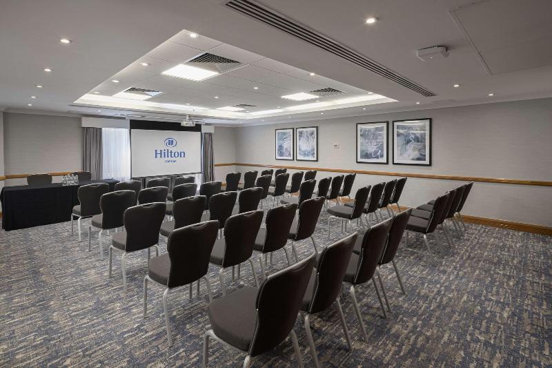 Hilton Cobham - Toplantı