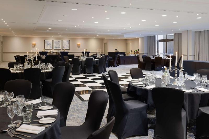 Hilton Cobham - Toplantı