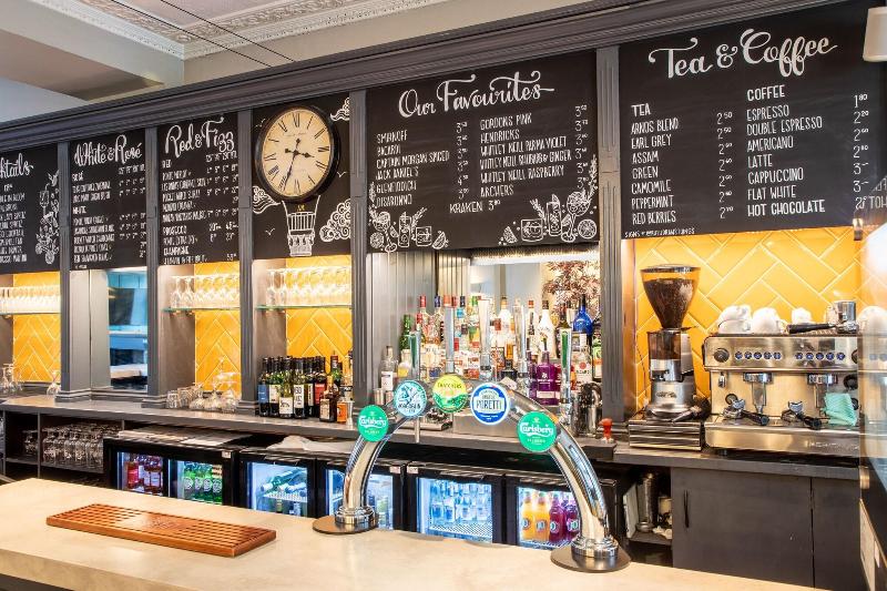 Arnos Manor - Bar