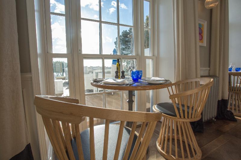 The Christchurch Harbour - Restoran