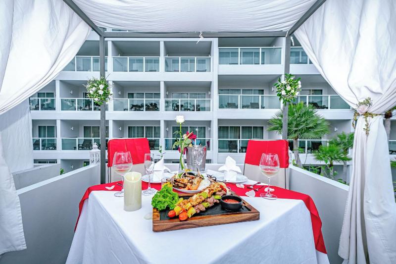Chanalai Romantica Resort - Restoran