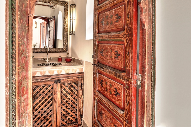 Riad Carina - Genel