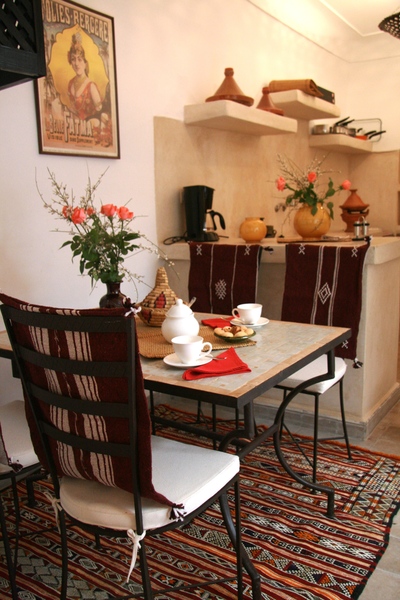 Riad Carina - Genel