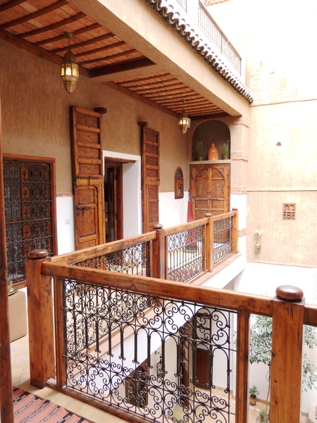 Riad Carina - Genel