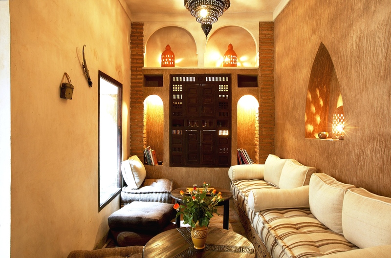 Riad Carina - Genel