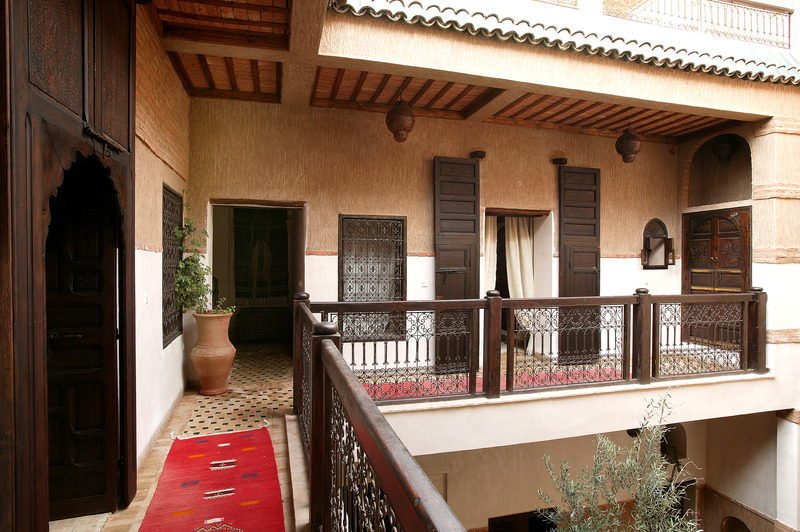 Riad Carina - Genel