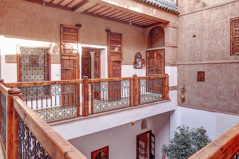 Riad Carina - Genel