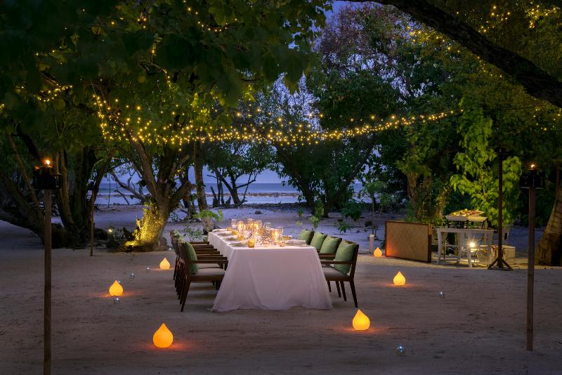 Four Seasons Resort Maldives at Kuda Huraa - Plaj