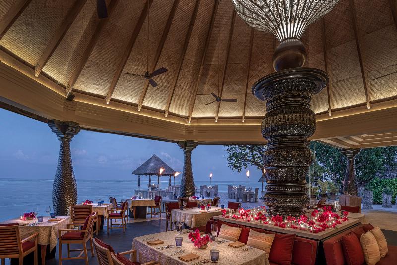 Four Seasons Resort Maldives at Kuda Huraa - Restoran