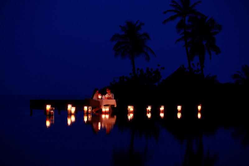 Four Seasons Resort Maldives at Kuda Huraa - Restoran
