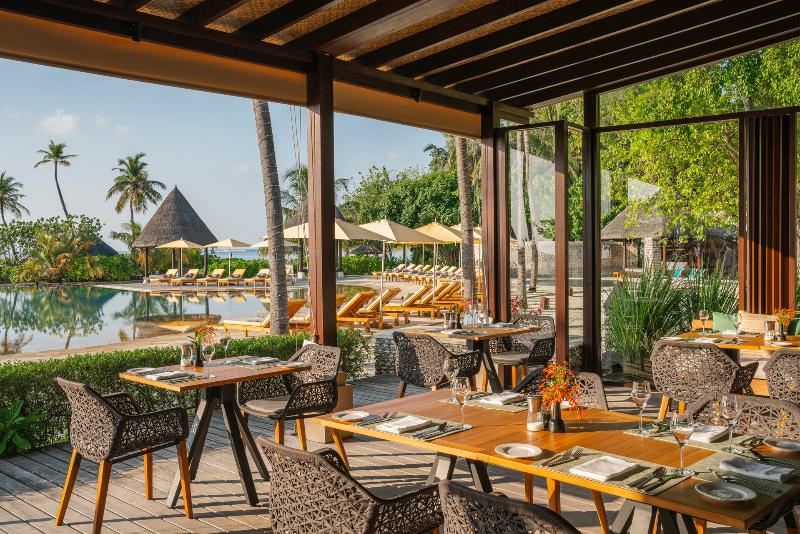 Four Seasons Resort Maldives at Kuda Huraa - Restoran