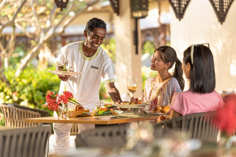 Four Seasons Resort Maldives at Kuda Huraa - Restoran