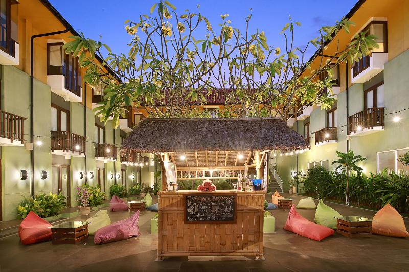 HARRIS Hotel Kuta Tuban Bali - Teras