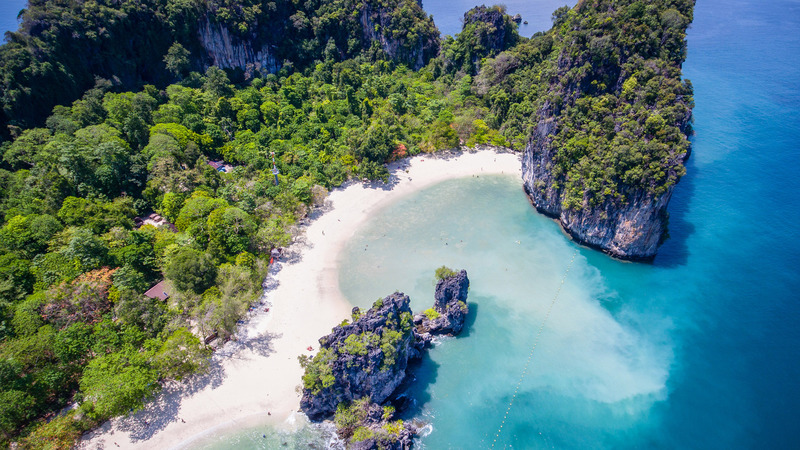 Holiday Ao Nang Beach Resort, Krabi - Plaj