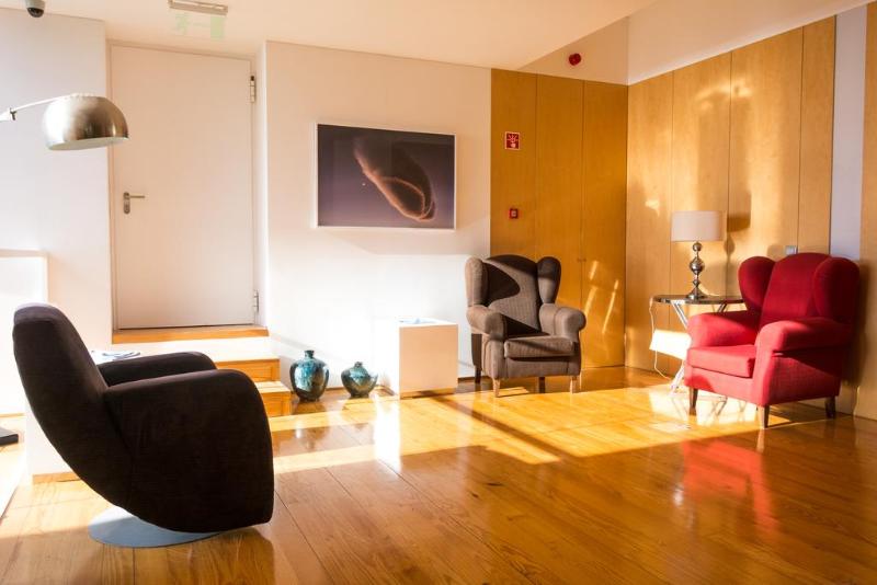 Arts In Hotel Conde Carvalhal - Lobi