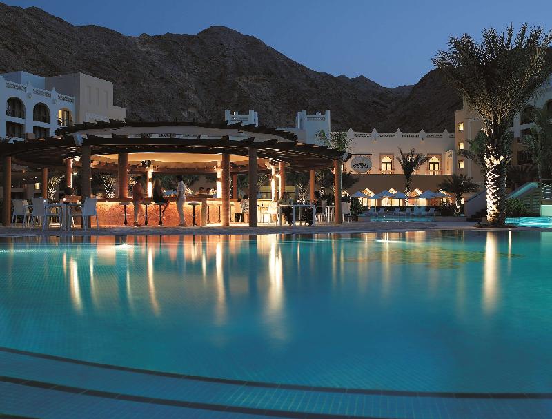 Doubletree by Hilton Muscat Al Waha - Bar