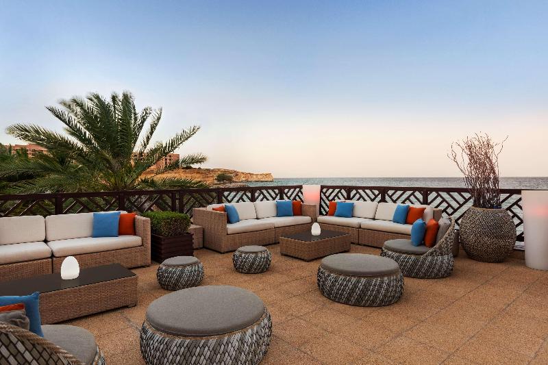 Doubletree by Hilton Muscat Al Waha - Bar