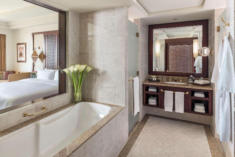 Al Husn Hotel Muscat - Oda