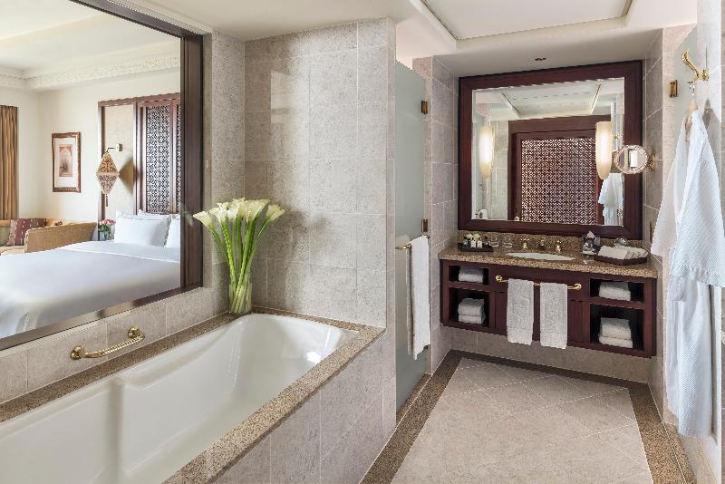 Al Husn Hotel Muscat - Oda