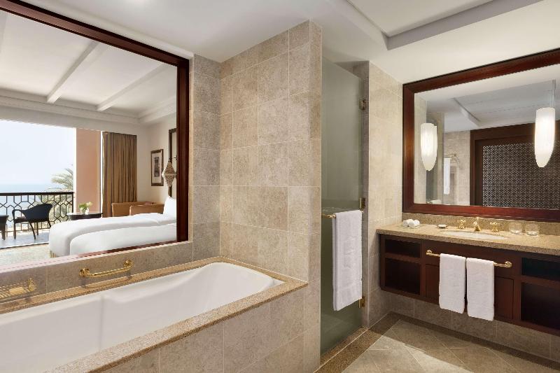 Al Husn Hotel Muscat - Oda