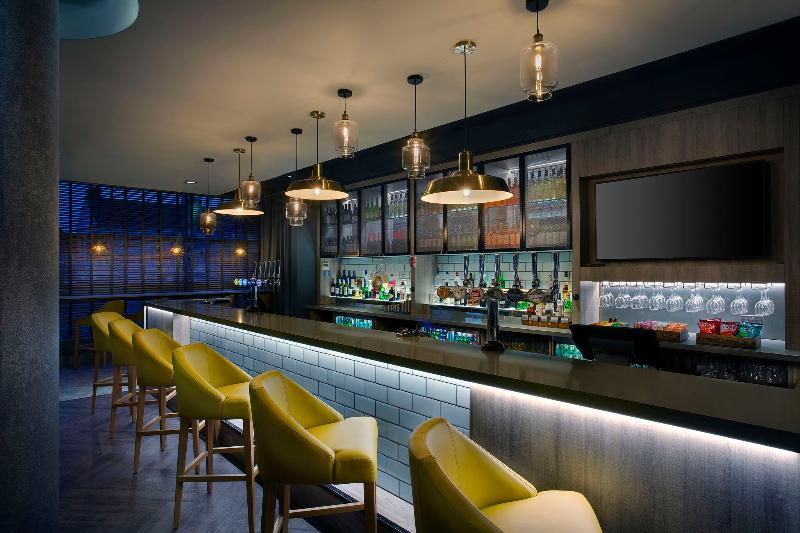 Leonardo Hotel Swindon - Bar