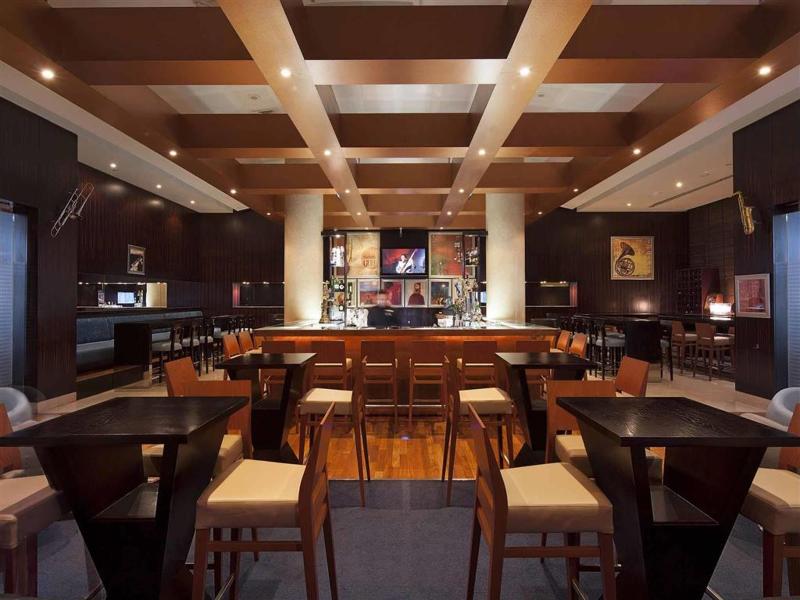 Novotel Dünya Ticaret Merkezi Dubai - Bar