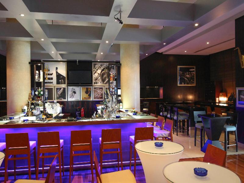 Novotel Dünya Ticaret Merkezi Dubai - Bar