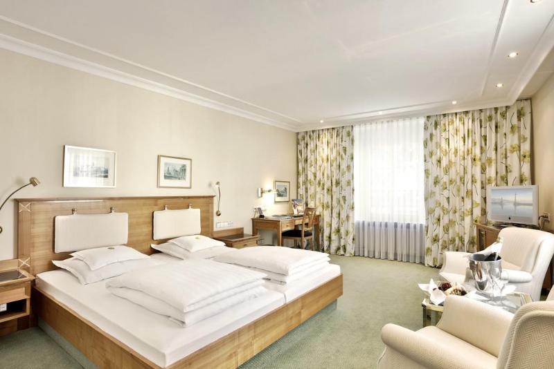 Bayerischer Hof - Genel
