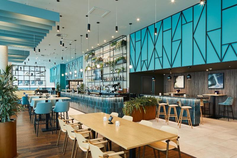 Courtyard London Gatwick Airport - Genel