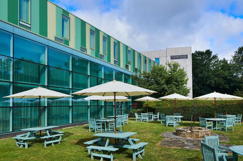 Courtyard London Gatwick Airport - Genel