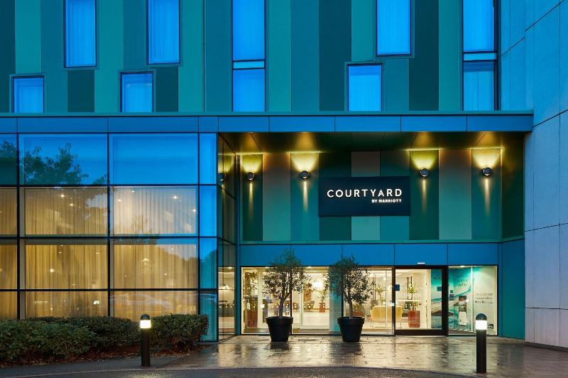 Courtyard London Gatwick Airport - Genel
