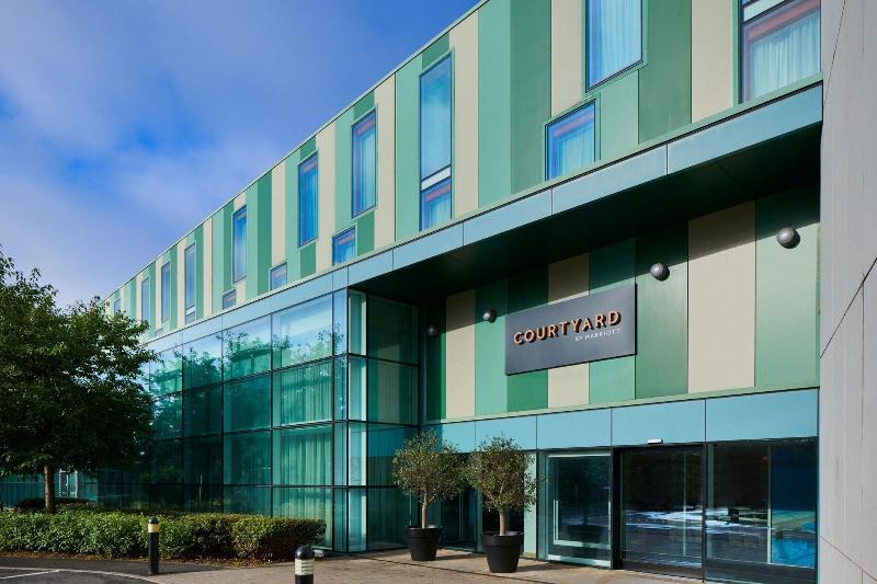 Courtyard London Gatwick Airport - Genel