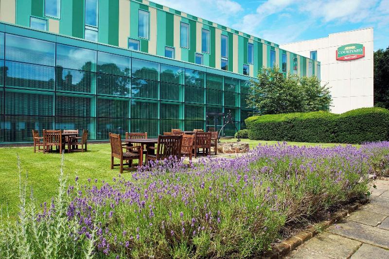 Courtyard London Gatwick Airport - Genel