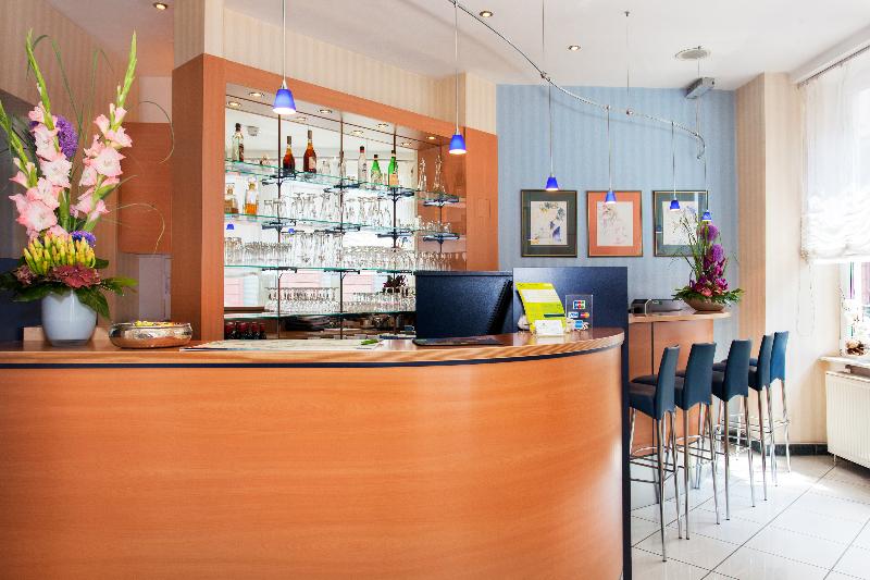 Favored Hotel Plaza - Lobi