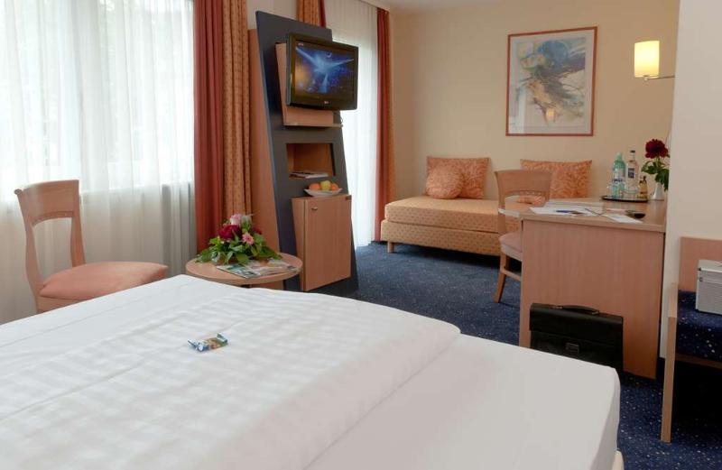 Favored Hotel Plaza - Oda