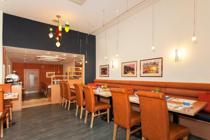 Favored Hotel Plaza - Restoran