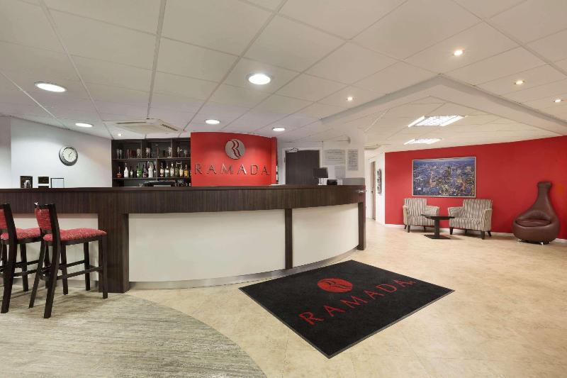 Ramada London Stansted Airport - Lobi