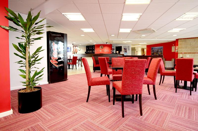 Ramada London Stansted Airport - Lobi