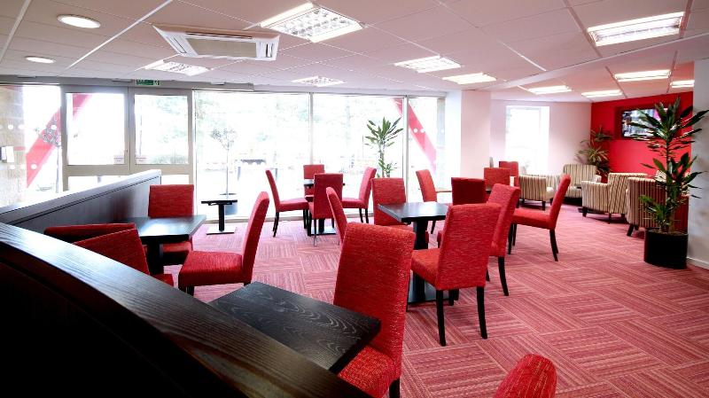 Ramada London Stansted Airport - Lobi