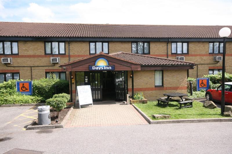 Days Inn London Stansted Airport - Teras