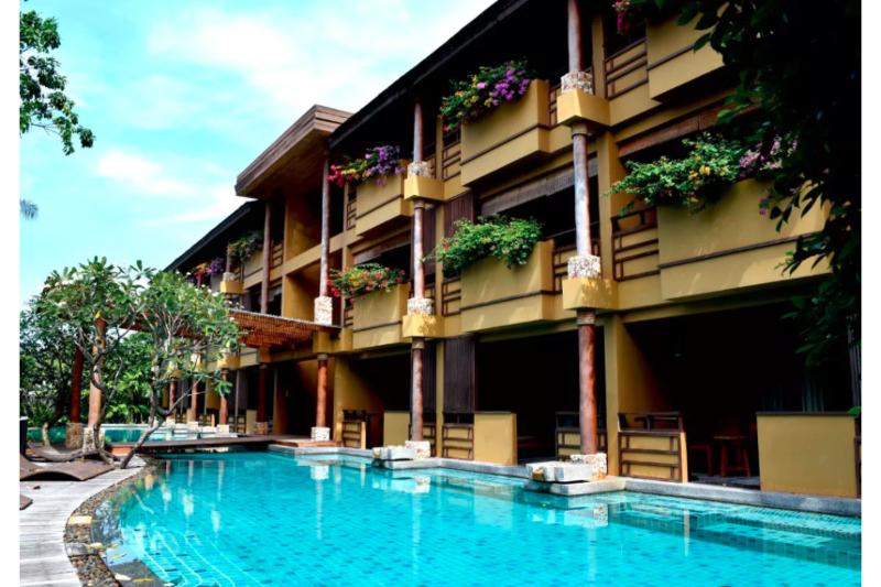 Deva Beach Resort Samui - Havuz